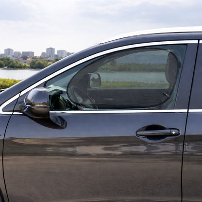 Compact opgevouwen zonwering auto zijruit met accessoires