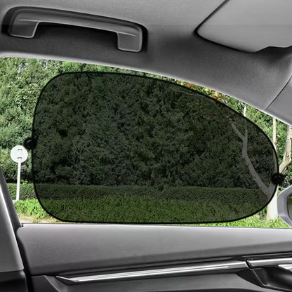 Zonwering auto zijruit geplaatst aan binnenzijde autoraam